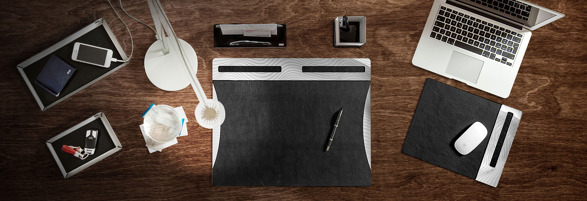 Set da scrivania: gli oggetti indispensabili per la scrivania del tuo ufficio